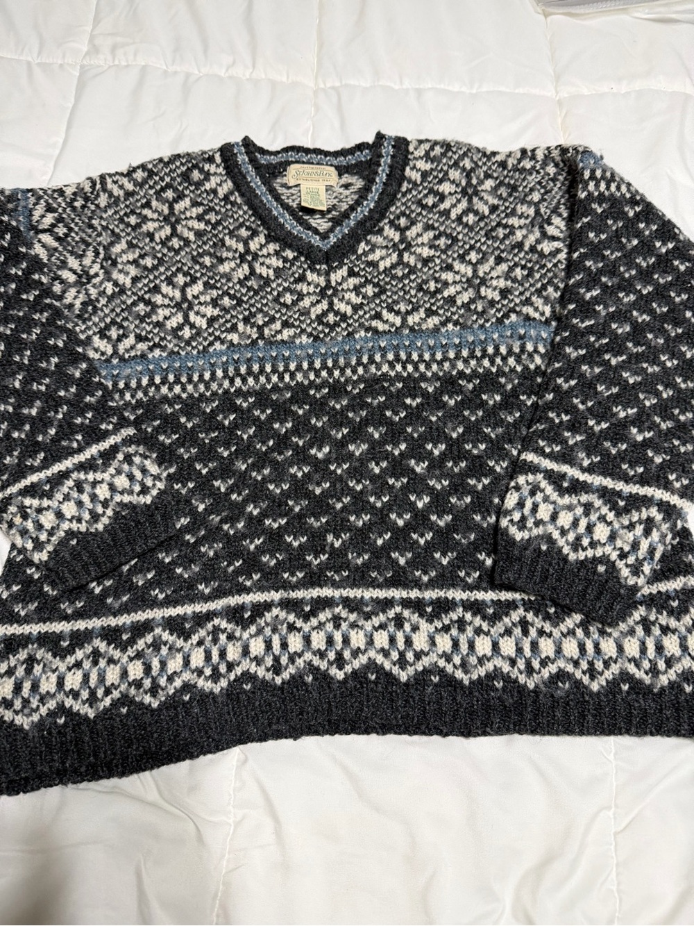 Vintage Classic V-Neck Fair Isle Sweater - Charcoal/White by